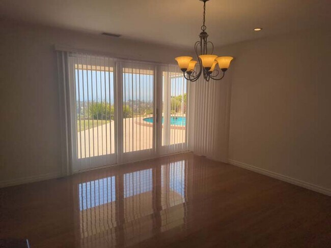 Building Photo - Gorgeous 3 bed 2.5 bath home with stunning Ocean Views and lots of natural light, in the highly s...
