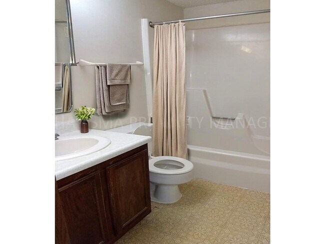 Building Photo - 2 BD - WHEN LOCATION, COMMUNITY AND PRICE MATTER...THIS IS THE PLACE FOR YOU!