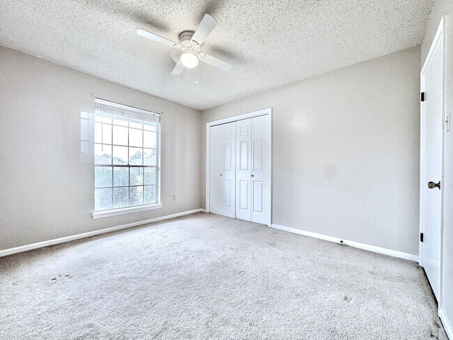 Building Photo - Beautiful Sherwood Oaks 3BR/2BA Home With Patio, Carport & Security Features!