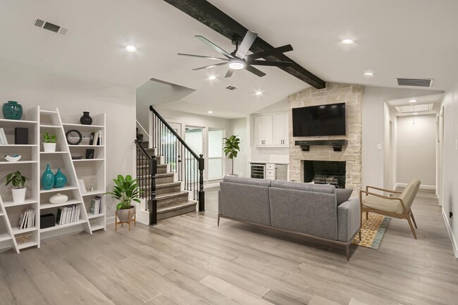 Building Photo - Charming Prestonwood home with peaceful backyard oasis