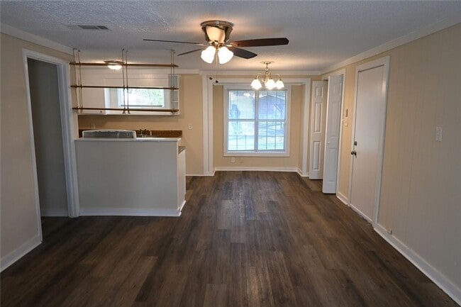 Building Photo - 6363 Melrose St