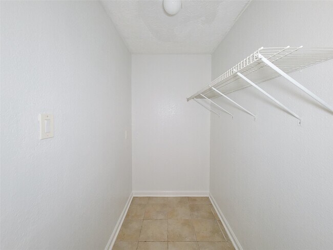 Building Photo - 409 S Travis