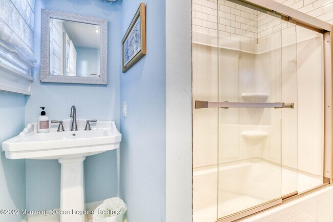 Building Photo - 14 New York Ave