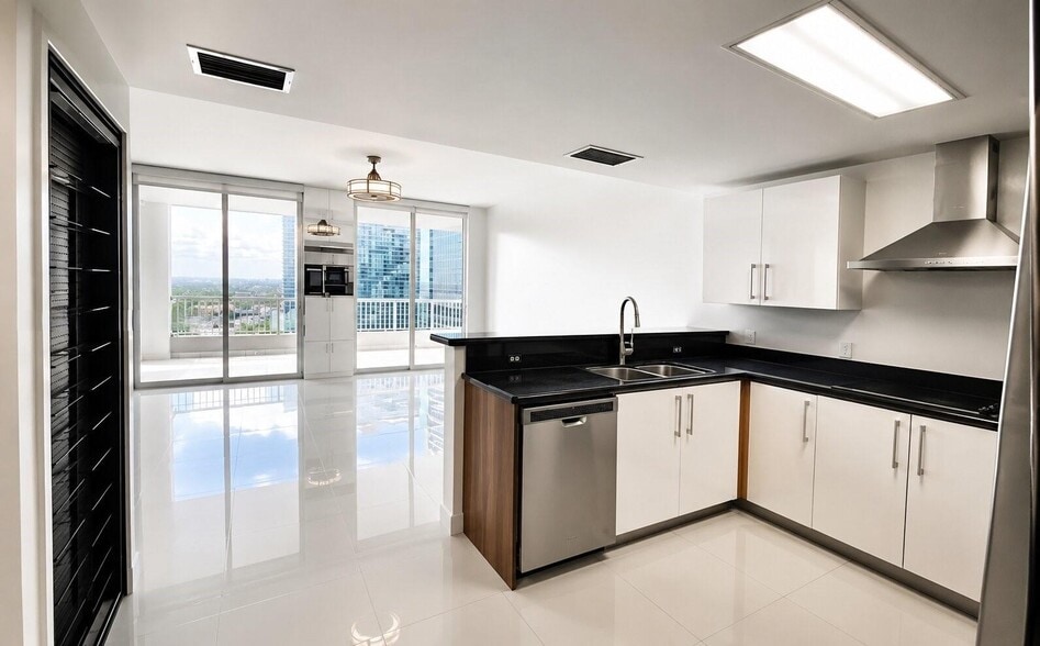 Building Photo - 2475 Brickell Ave