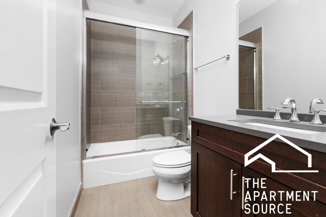 Building Photo - 1324 W Grand Ave