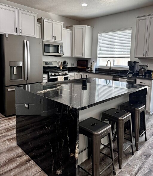 Building Photo - 15073 S Wild Horse Way
