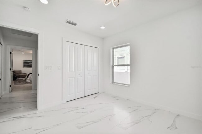 Building Photo - 110 28th Ave N