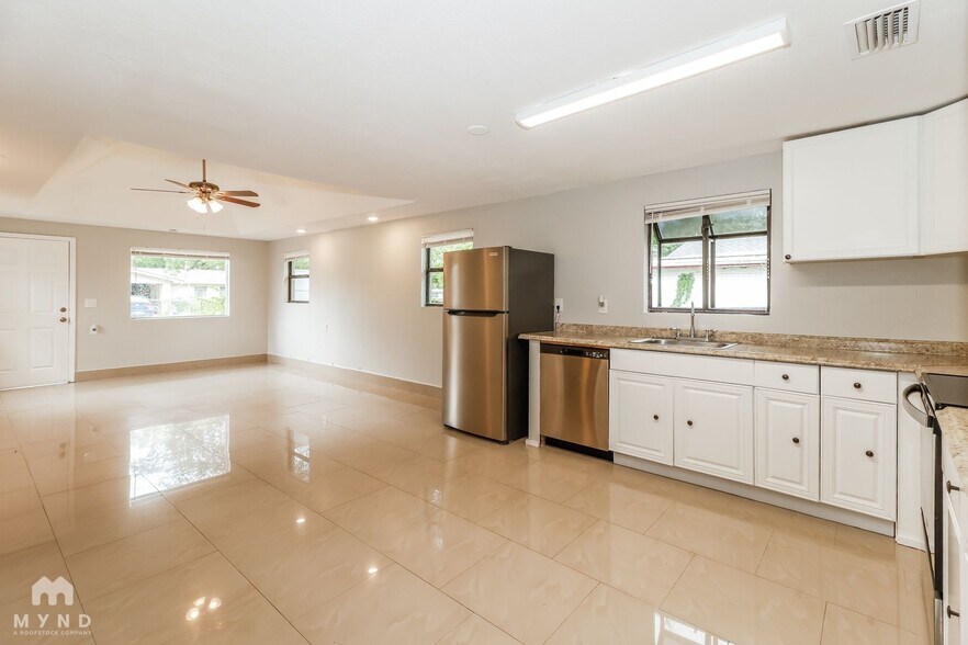 Building Photo - 7018 Maclura Dr