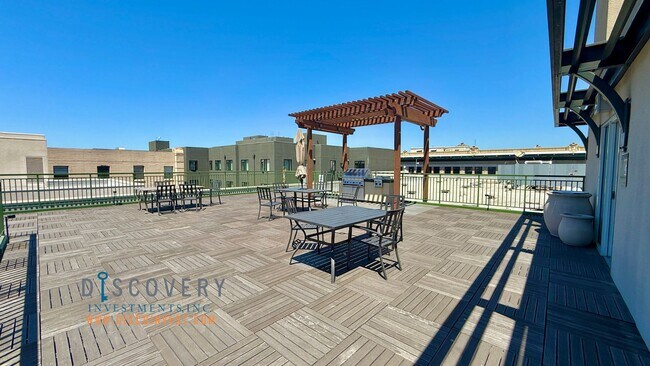 Building Photo - Large Downtown Oakland Two Bedroom Condominium at The Jade
