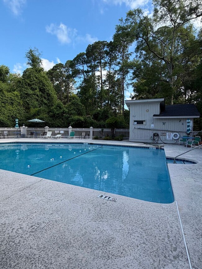 Building Photo - Hidden Lake Townhomes 2 Bedroom 1.5 Bathroom
