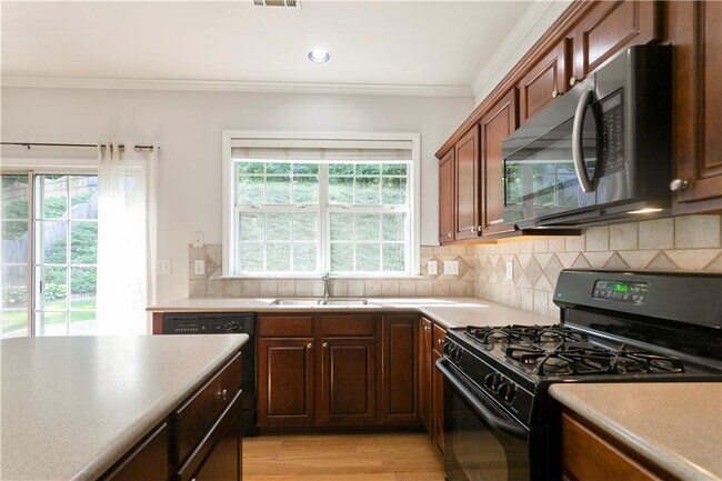 Building Photo - 485 Friars Head Dr NE