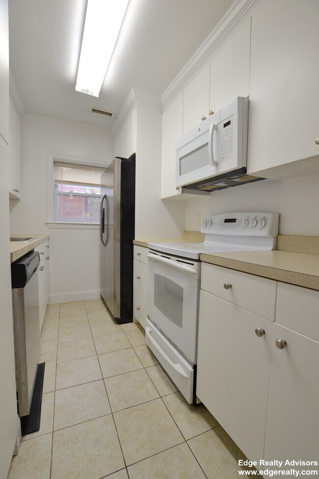 Primary Photo - 132 Newton St