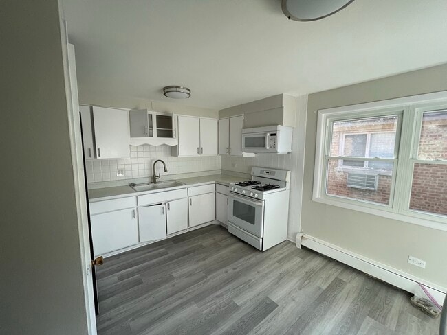 Building Photo - 2802 N Rutherford Ave