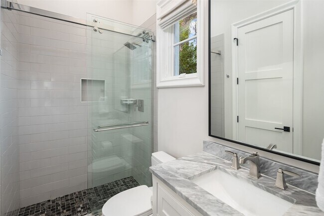 Building Photo - 3537 Villanova St