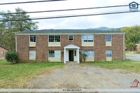 Building Photo - 411 Elm Ave