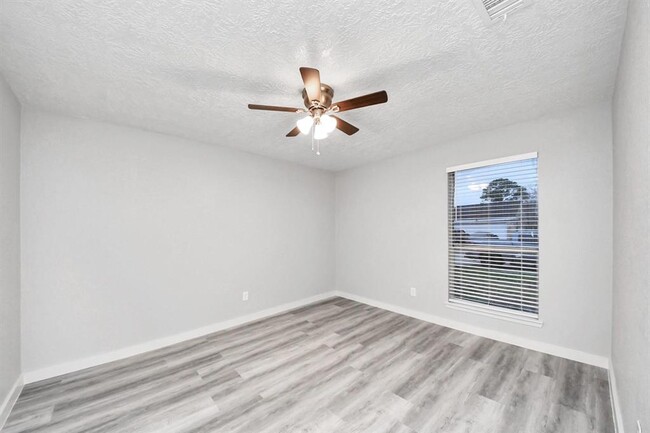 Building Photo - 11134 Bellerive Dr