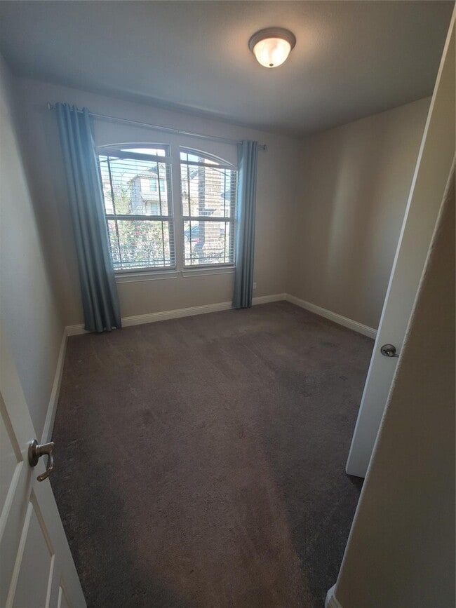 Building Photo - 10317 Linger Ln