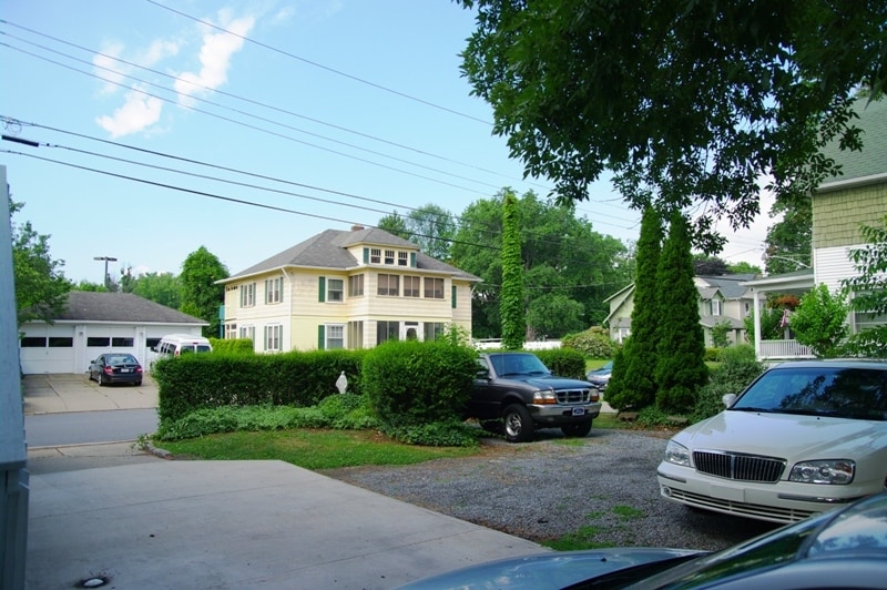 Building Photo - 1002 Wyoming Ave