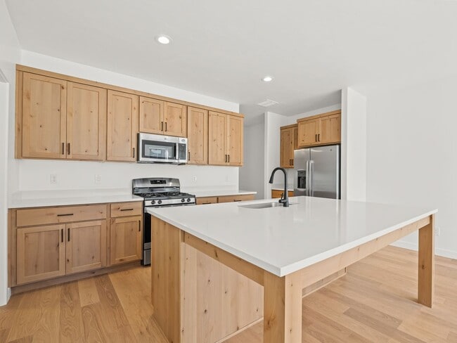 Building Photo - Beautiful 3-bedroom, 2.5-bath townhome