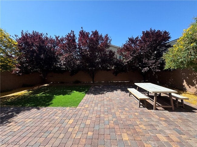 Building Photo - 9241 Forest Meadows Ave