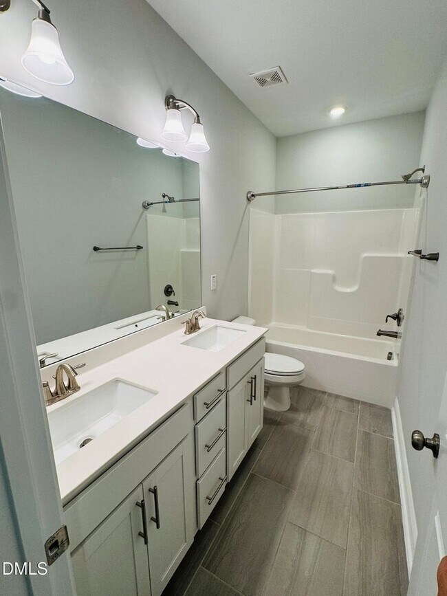 Building Photo - Stunning 4 Bedroom 3 Bathroom Single Family Home with 1st floor office w/ FREE high-speed interne...