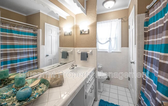 Building Photo - 4816 Lincrest Dr