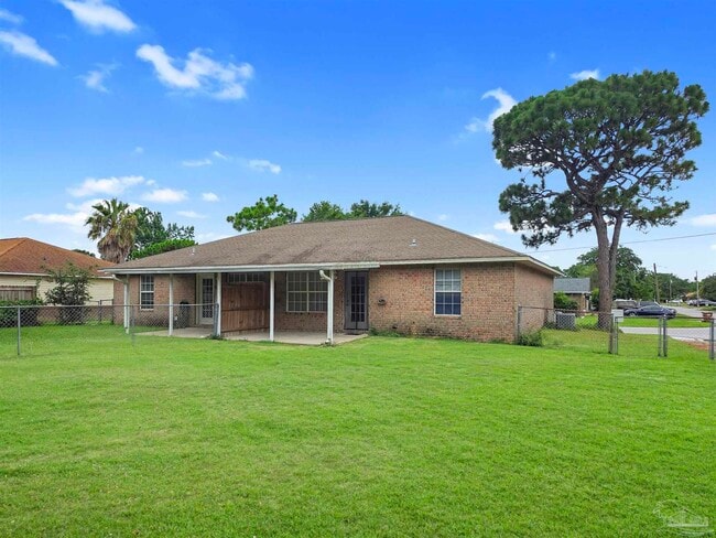 Building Photo - 3359 Green Briar Cir