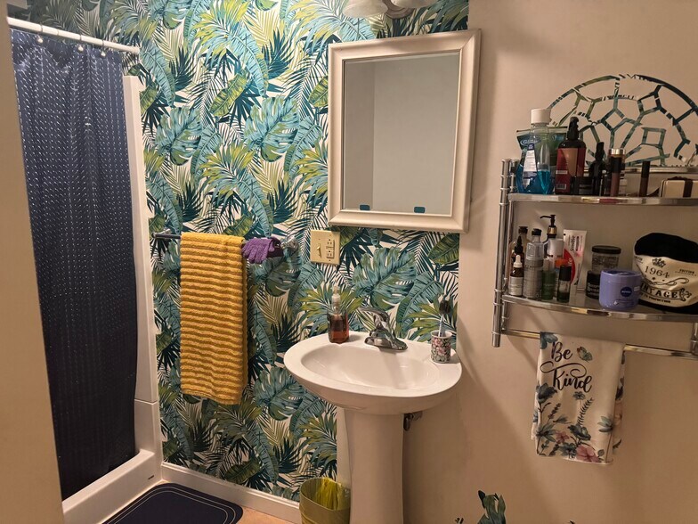 Building Photo - 26 Baycrest Dr