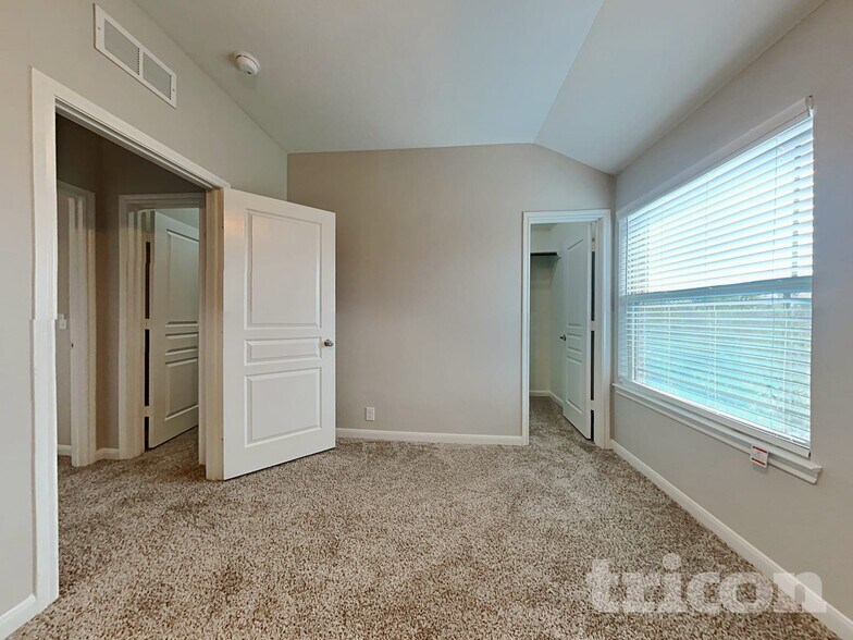 Building Photo - 423 Hayes St