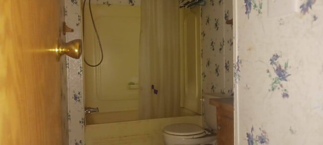 Building Photo - 200 N Pine St