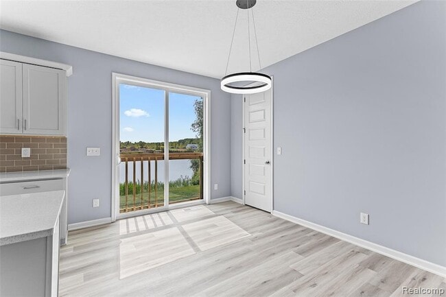 Building Photo - 711 W Windward Way