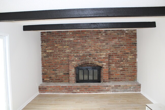 Building Photo - Spacious 5-bedroom, 2.5 full-bath home located in Shawnee, KS