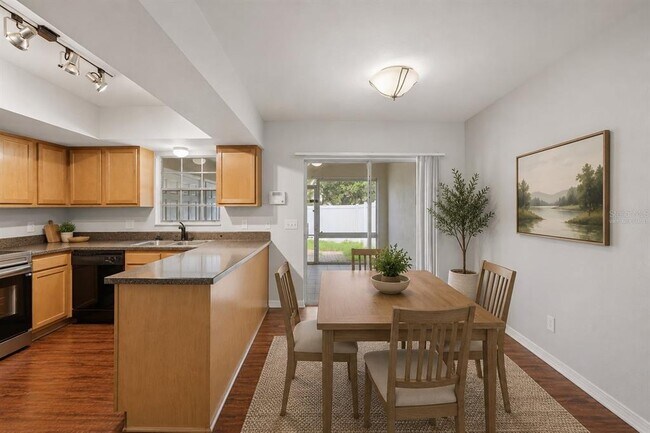Building Photo - 10315 Carrollwood Ln