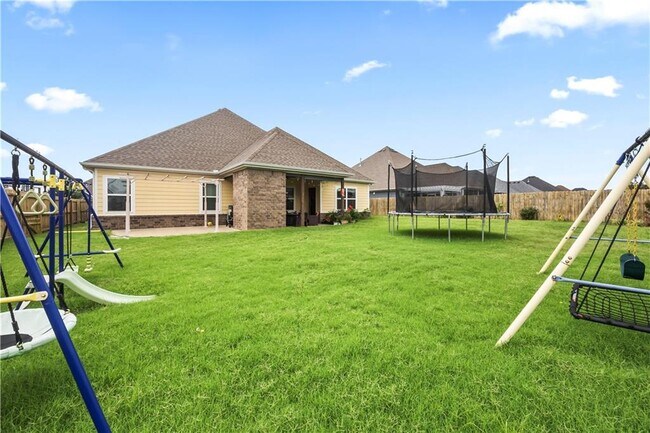 Building Photo - 1041 Silver Maple St
