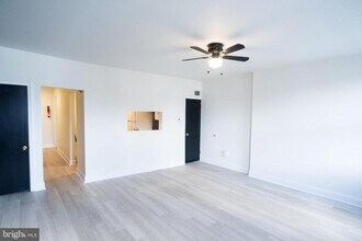 Building Photo - 1221 N Randolph St
