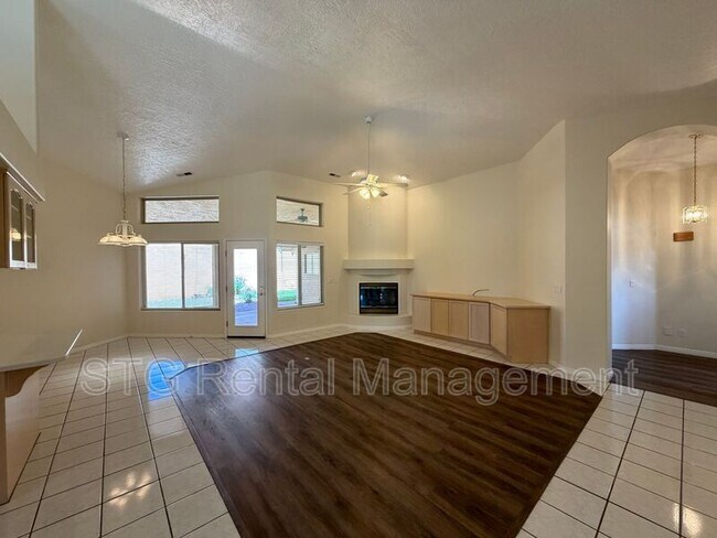 Building Photo - 3182 S Bloomington Dr W