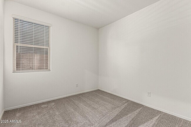 Building Photo - 21135 E Arrowhead Trail