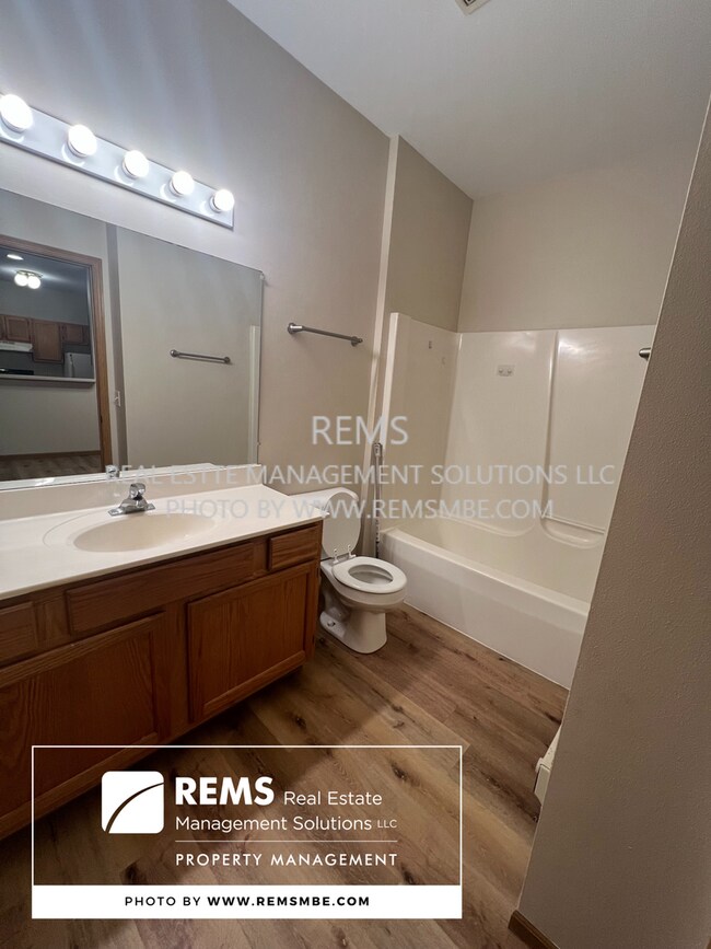 Building Photo - 33 Grand Canyon Dr