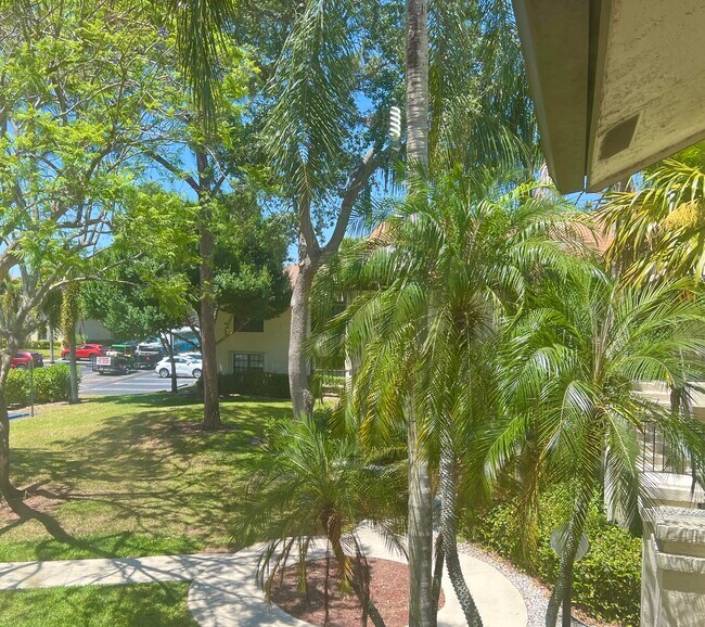 Building Photo - 3211 Jog Park Dr