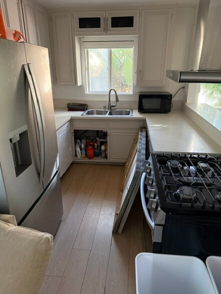Kitchen - cabinet will be fixed - 11 20th Ave