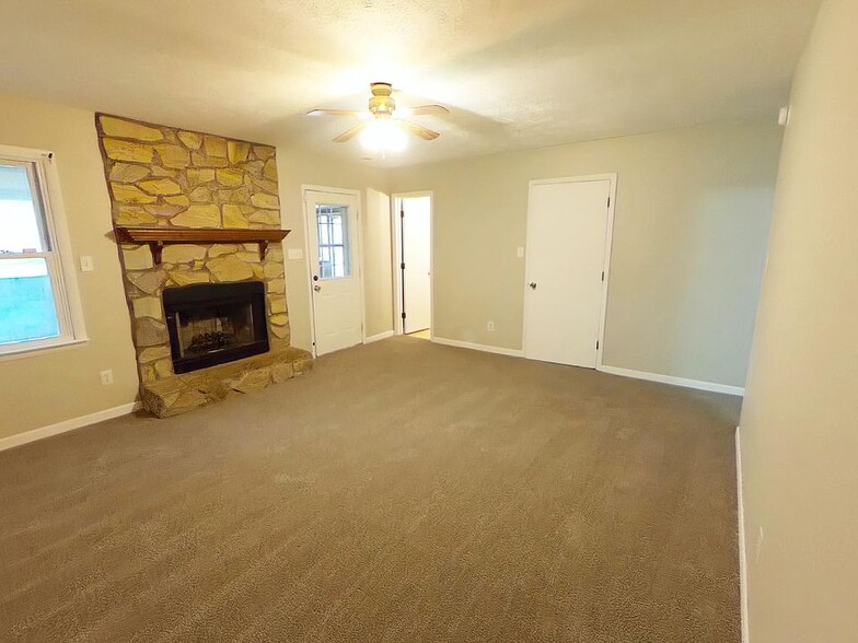 Building Photo - 7545 Fox Fern Dr