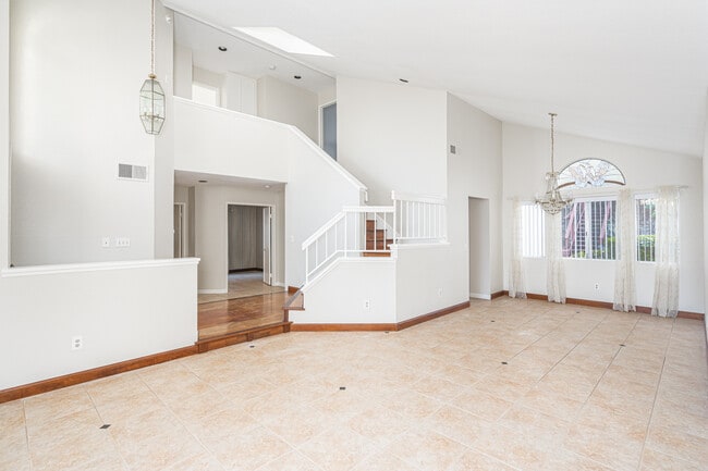 Building Photo - 9244 Calle De Vista Oeste