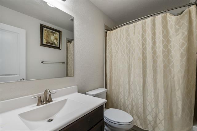 Building Photo - 1215 Cres View Dr