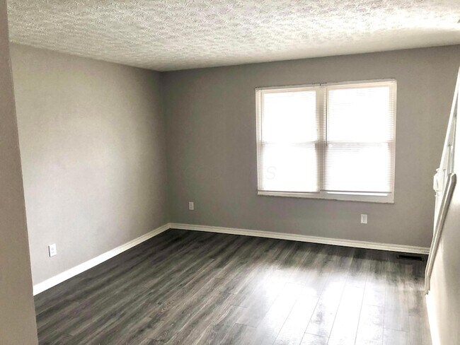 Building Photo - 5700 Crossing Ct