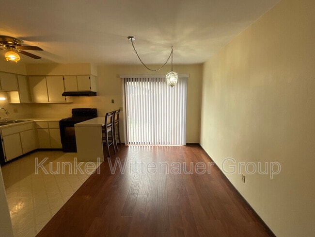 Building Photo - 102 Kingsway Dr