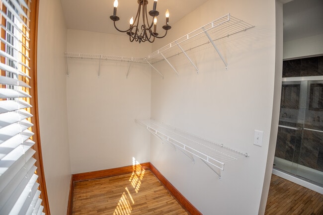 Building Photo - 5410 Simpson St