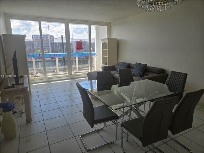 Building Photo - 3505 S Ocean Dr