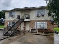 Building Photo - 514 St Lucy St