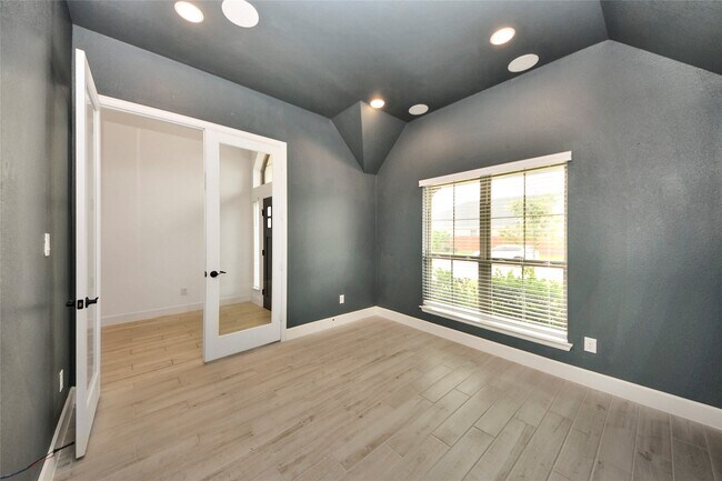 Building Photo - 2130 Coyote Run Dr