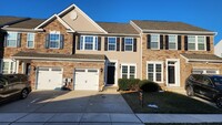 Building Photo - Spacious, Large, Luxury 3 Bedroom Townhous...
